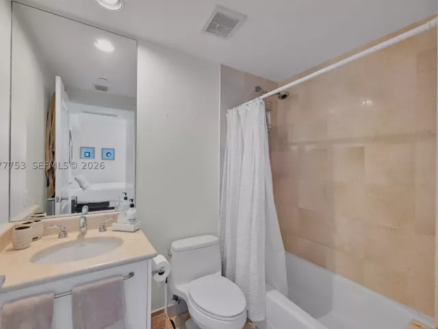 3-bedroom condo for rent in Hollywood - 3101 S Ocean Dr 2807 - MondialRealty