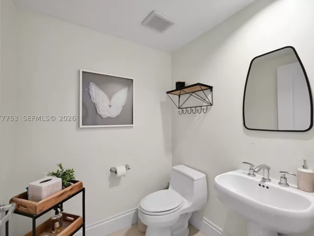 3-bedroom condo for rent in Hollywood - 3101 S Ocean Dr 2807 - MondialRealty