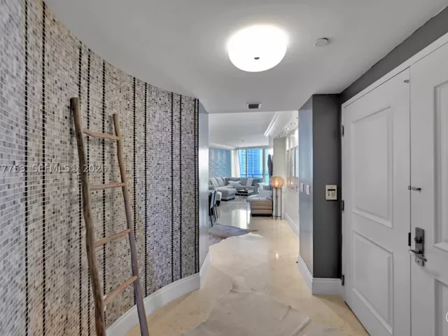 3-bedroom condo for rent in Hollywood - 3101 S Ocean Dr 2807 - MondialRealty