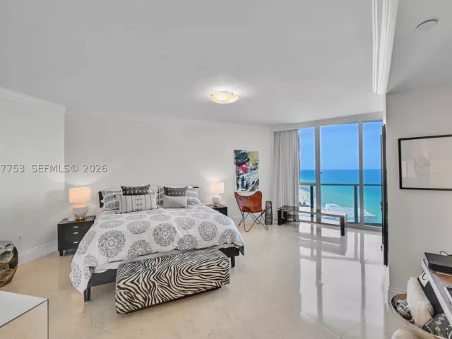 3-bedroom condo for rent in Hollywood - 3101 S Ocean Dr 2807 - MondialRealty