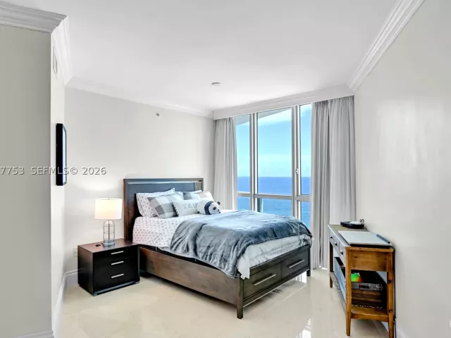 3-bedroom condo for rent in Hollywood - 3101 S Ocean Dr 2807 - MondialRealty