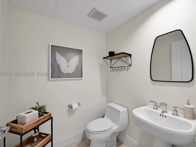 3-bedroom condo for rent in Hollywood - 3101 S Ocean Dr 2807 - MondialRealty
