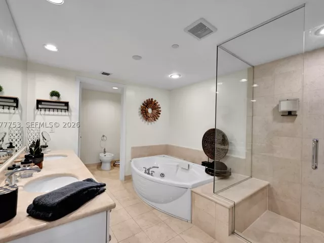 3-bedroom condo for rent in Hollywood - 3101 S Ocean Dr 2807 - MondialRealty