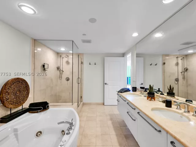 3-bedroom condo for rent in Hollywood - 3101 S Ocean Dr 2807 - MondialRealty