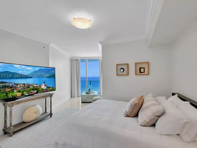 3-bedroom condo for rent in Hollywood - 3101 S Ocean Dr 2807 - MondialRealty