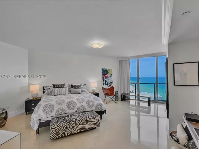 3-bedroom condo for rent in Hollywood - 3101 S Ocean Dr 2807 - MondialRealty