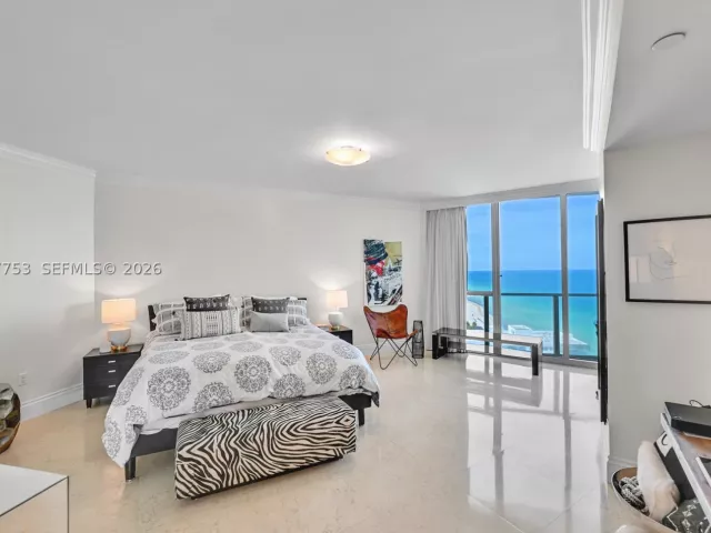 3-bedroom condo for rent in Hollywood - 3101 S Ocean Dr 2807 - MondialRealty