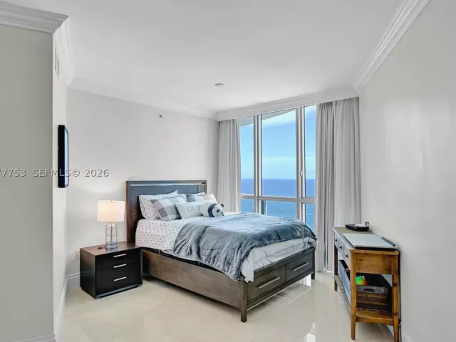 3-bedroom condo for rent in Hollywood - 3101 S Ocean Dr 2807 - MondialRealty