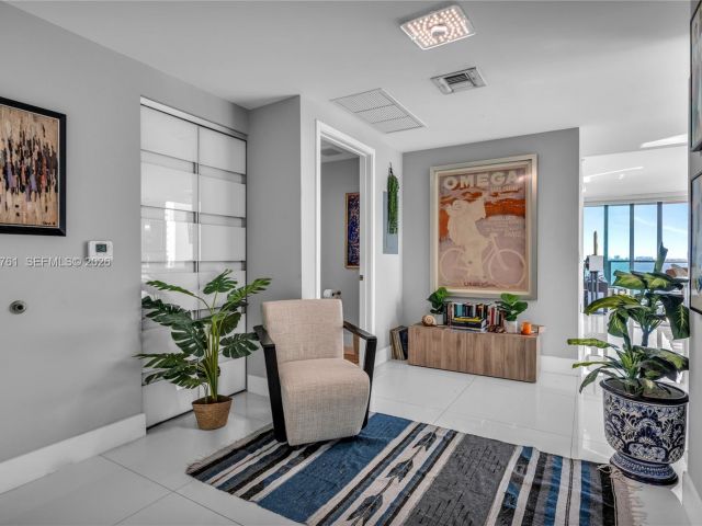 Apartment for rent  Unit #1708 - photo 7493423