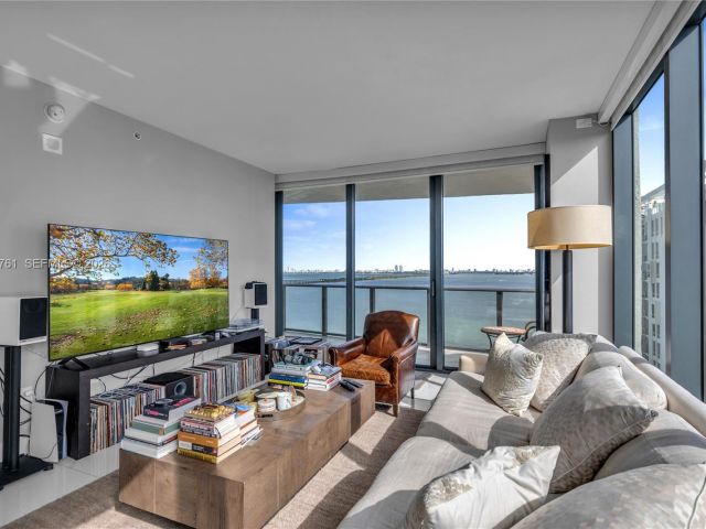 Apartment for rent  Unit #1708 - photo 7493427