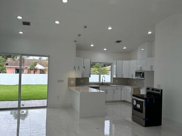 Home for rent at 15620 NW 39th Ct 0 - photo 7480138