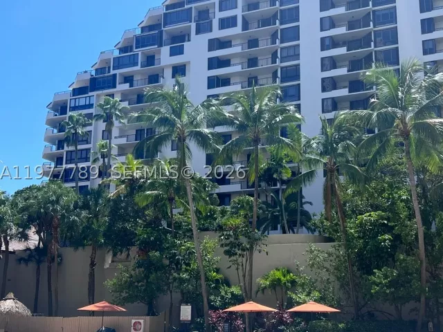 1-bedroom condo for rent in Miami - 540 Brickell Key Dr 202 - MondialRealty