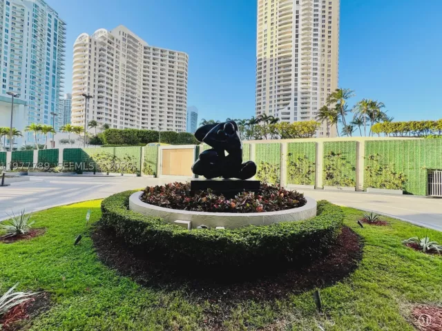 1-bedroom condo for rent in Miami - 540 Brickell Key Dr 202 - MondialRealty