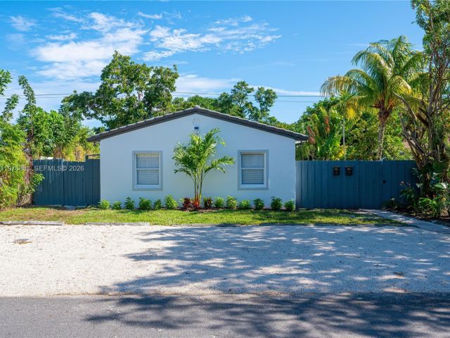 Home for sale at 1236 NE 16th Ave - photo 7482736