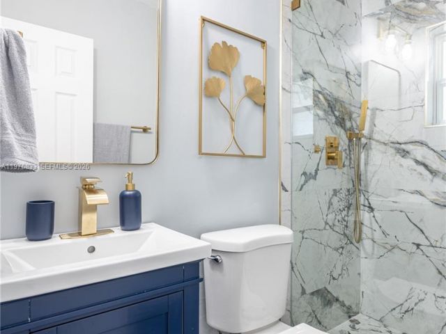 Home for sale at 1236 NE 16th Ave - photo 7482751