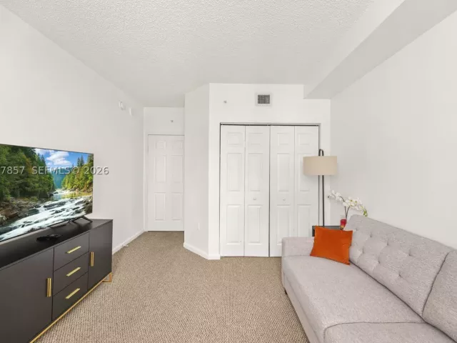 2-bedroom condo for sale in Sunny Isles Beach - 17100 N Bay Rd 1810 - MondialRealty
