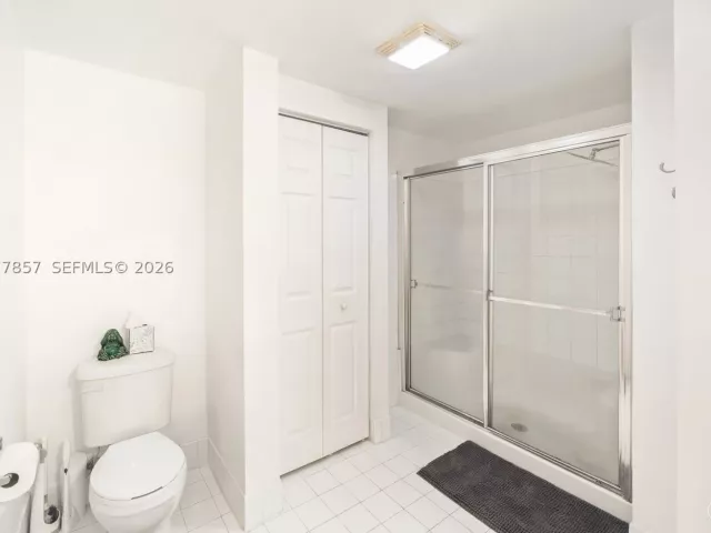 2-bedroom condo for sale in Sunny Isles Beach - 17100 N Bay Rd 1810 - MondialRealty