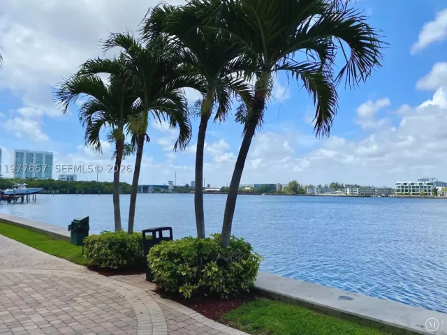 2-bedroom condo for sale in Sunny Isles Beach - 17100 N Bay Rd 1810 - MondialRealty