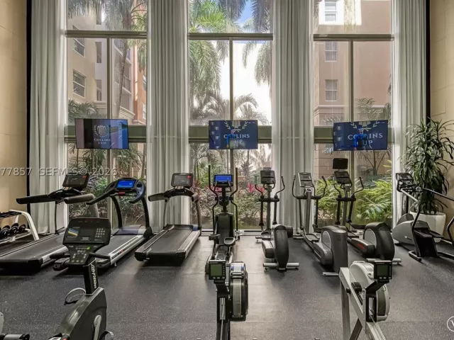 2-bedroom condo for sale in Sunny Isles Beach - 17100 N Bay Rd 1810 - MondialRealty