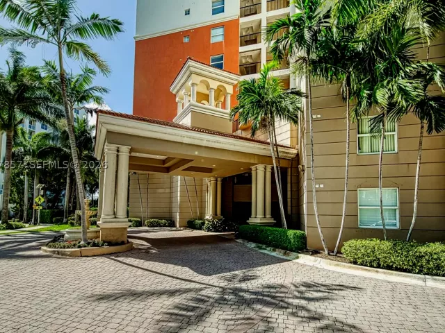 2-bedroom condo for sale in Sunny Isles Beach - 17100 N Bay Rd 1810 - MondialRealty
