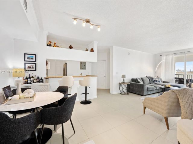 Apartment for sale  Unit #1810 - photo 7512642