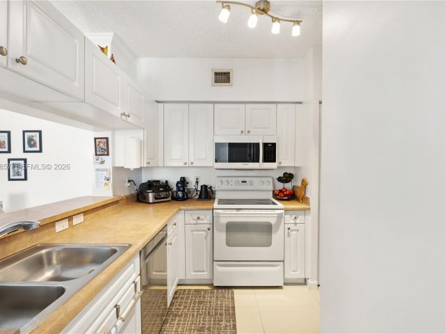 Apartment for sale  Unit #1810 - photo 7512649