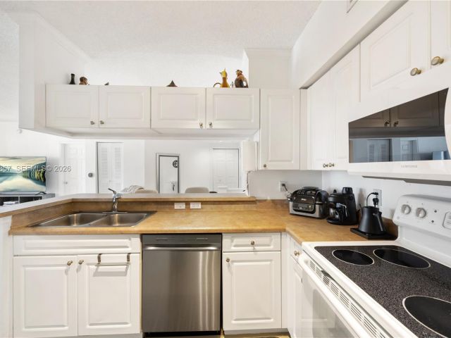 Apartment for sale  Unit #1810 - photo 7512650