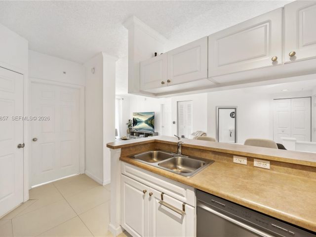 Apartment for sale  Unit #1810 - photo 7512652