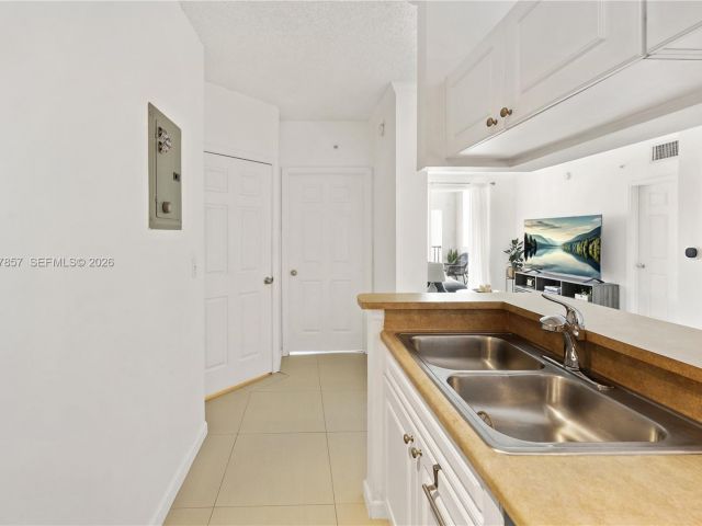 Apartment for sale  Unit #1810 - photo 7512653
