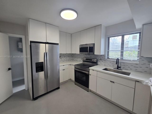 3-bedroom home for rent in North Miami Beach - 490 NE 170th St - MondialRealty