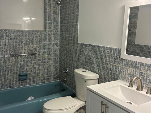 3-bedroom home for rent in North Miami Beach - 490 NE 170th St - MondialRealty