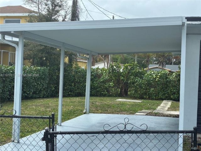 3-bedroom home for rent in North Miami Beach - 490 NE 170th St - MondialRealty