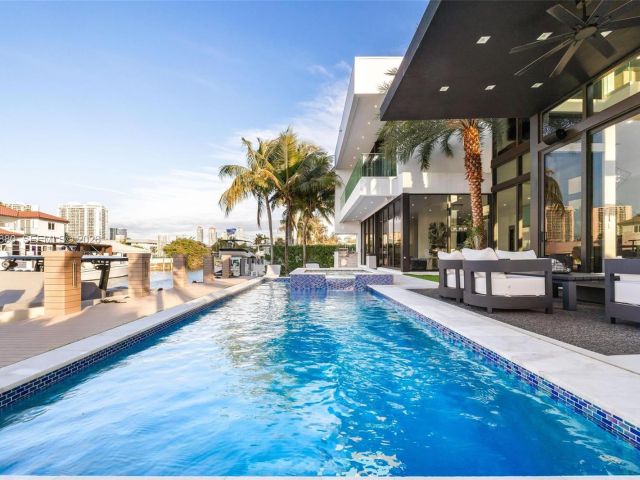 Home for rent at 3367 NE 168th St __ - photo 7481118