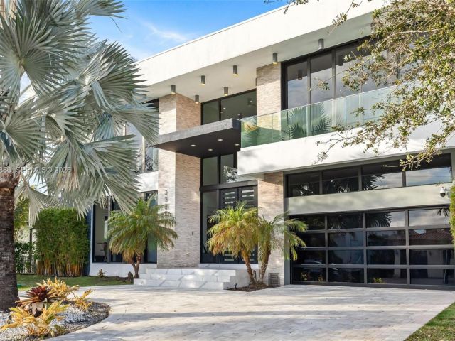 Home for rent at 3367 NE 168th St __ - photo 7481121