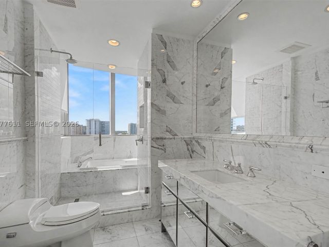 2-bedroom condo for sale in Miami Beach - 17475 Collins Ave 904 - MondialRealty