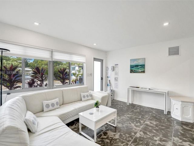 Home for rent at 3305 NE 16th Ct - photo 7518285