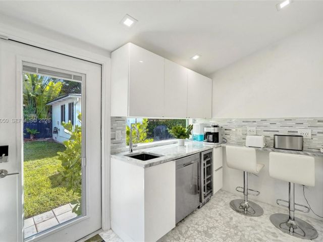 Home for rent at 3305 NE 16th Ct - photo 7518300