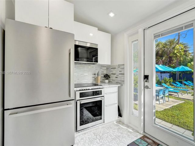 Home for rent at 3305 NE 16th Ct - photo 7518302