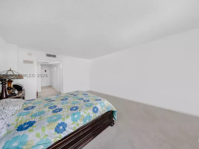 2-bedroom condo for sale in Sunny Isles Beach - 19370 Collins Ave 502 - MondialRealty