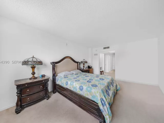 2-bedroom condo for sale in Sunny Isles Beach - 19370 Collins Ave 502 - MondialRealty