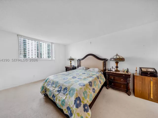 2-bedroom condo for sale in Sunny Isles Beach - 19370 Collins Ave 502 - MondialRealty