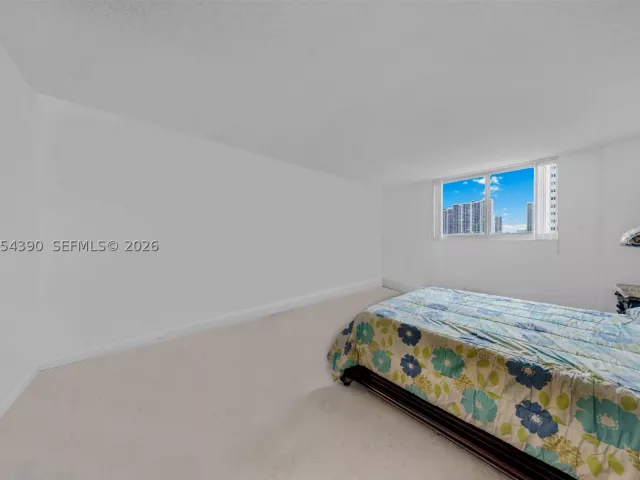 2-bedroom condo for sale in Sunny Isles Beach - 19370 Collins Ave 502 - MondialRealty