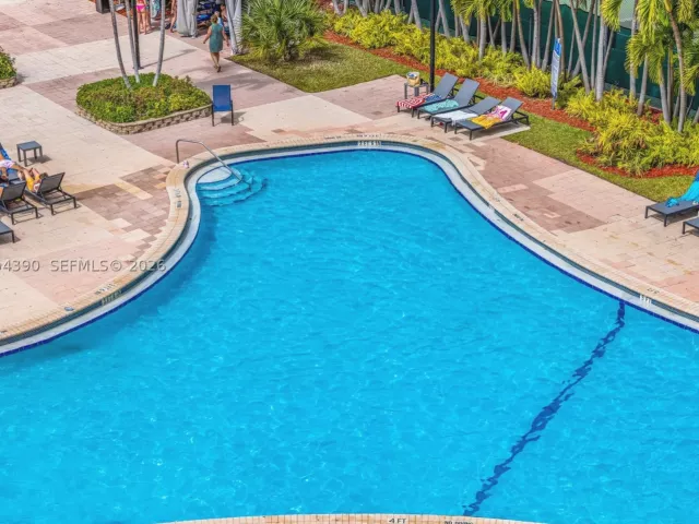 2-bedroom condo for sale in Sunny Isles Beach - 19370 Collins Ave 502 - MondialRealty