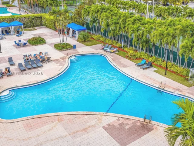 2-bedroom condo for sale in Sunny Isles Beach - 19370 Collins Ave 502 - MondialRealty