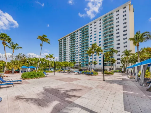 2-bedroom condo for sale in Sunny Isles Beach - 19370 Collins Ave 502 - MondialRealty