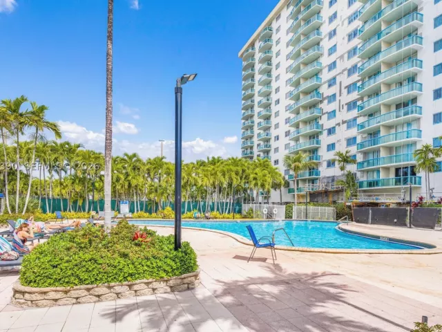 2-bedroom condo for sale in Sunny Isles Beach - 19370 Collins Ave 502 - MondialRealty