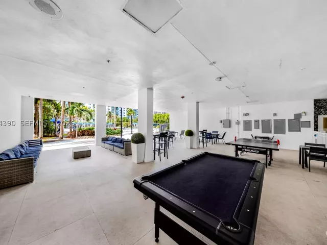 2-bedroom condo for sale in Sunny Isles Beach - 19370 Collins Ave 502 - MondialRealty