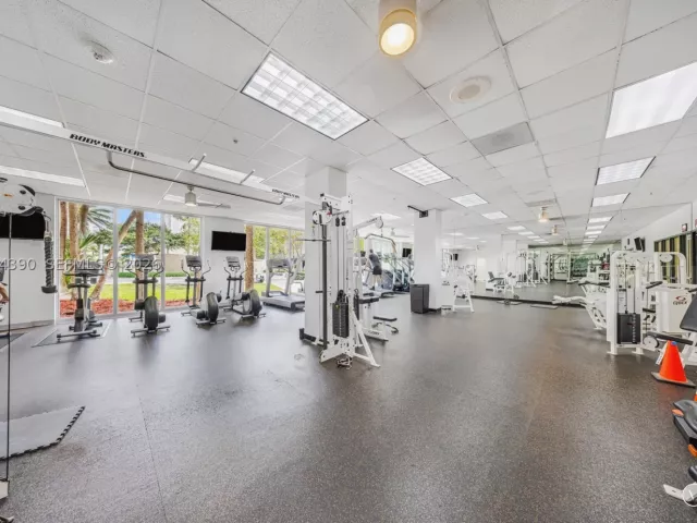2-bedroom condo for sale in Sunny Isles Beach - 19370 Collins Ave 502 - MondialRealty