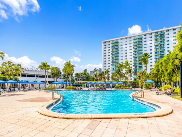 2-bedroom condo for sale in Sunny Isles Beach - 19370 Collins Ave 502 - MondialRealty