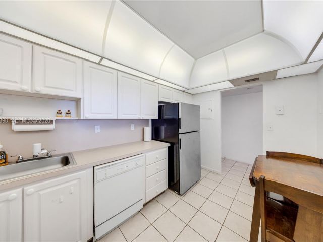 Apartment for sale  Unit #502 - photo 7491946